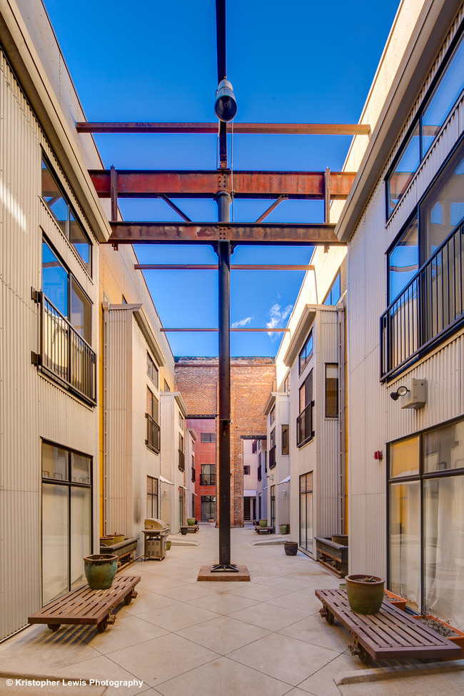 Building Photo - 3225 Blake St