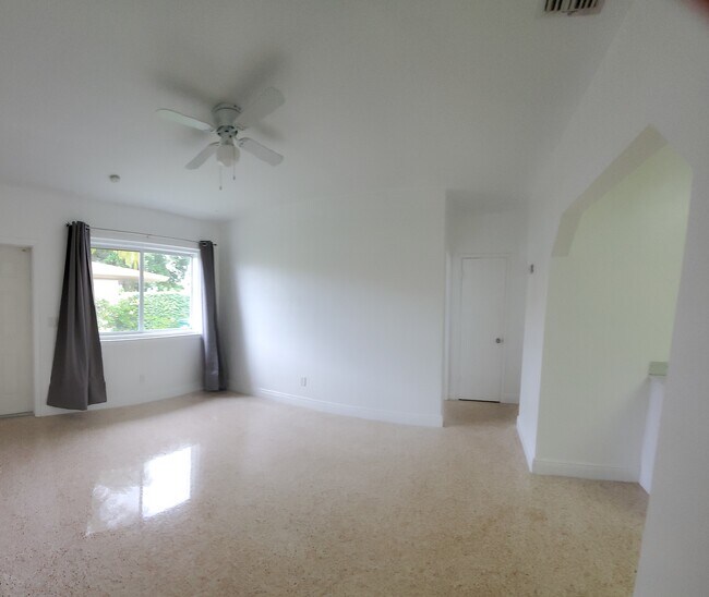 Foto del edificio - 1170 NE 111th St