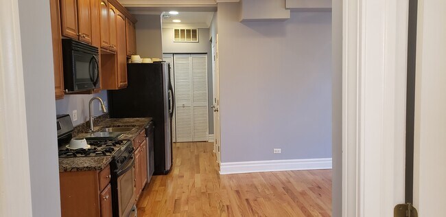 Foto del edificio - 917 E 78th St