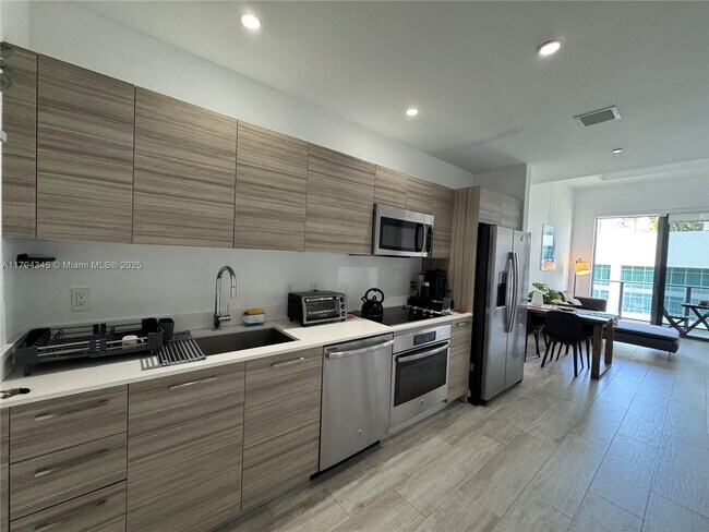 Foto del edificio - 121 NE 34th St