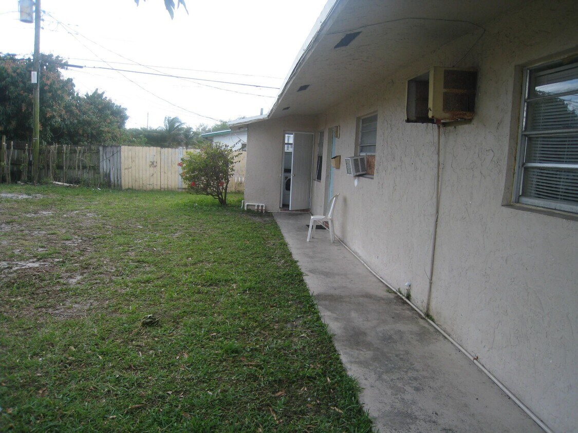 Foto del edificio - 440 NE 30th St