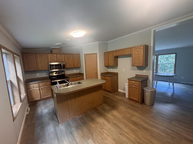 Foto del edificio - 12350 Jesse Smith Rd