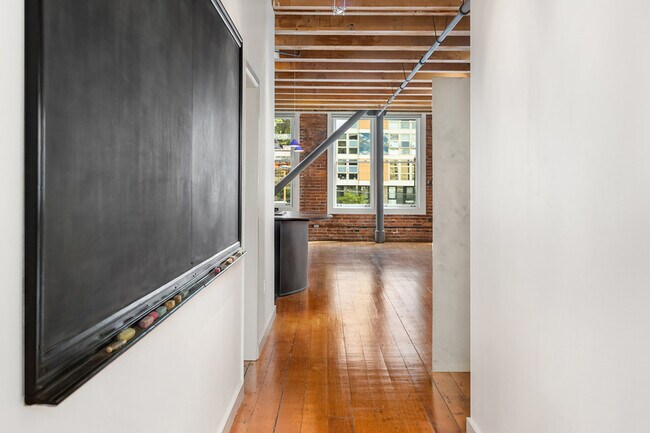 Foto del edificio - 210 3rd Ave S