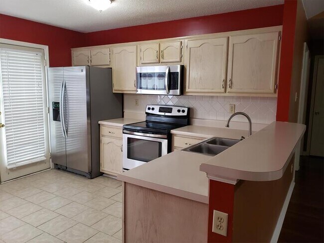 Building Photo - 6878 Lagrange Cir N