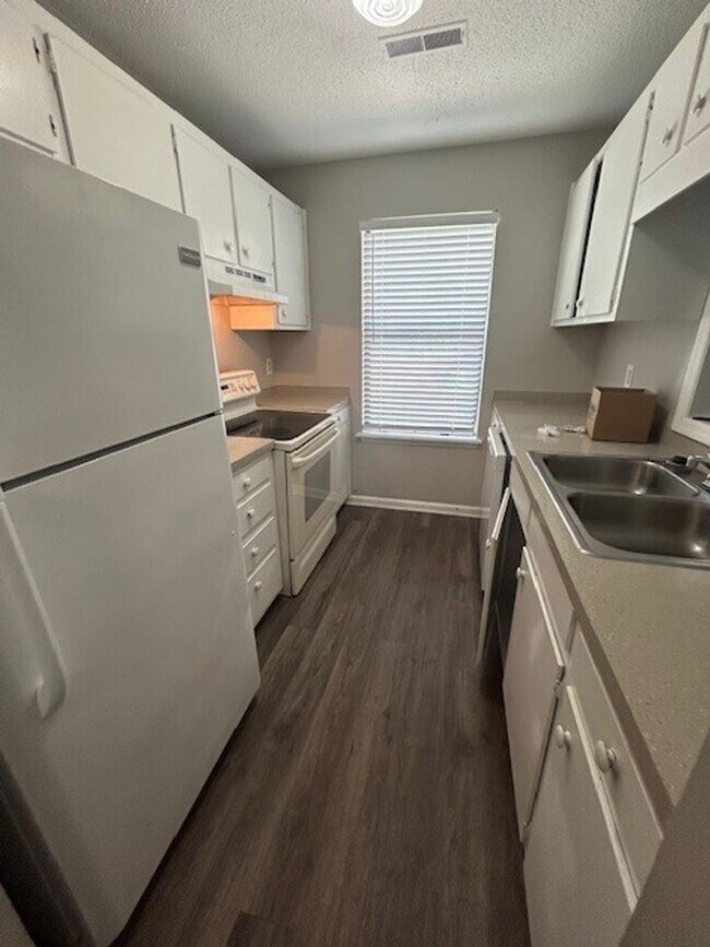 Foto del edificio - 186 A-B Dorchester Manor Blvd