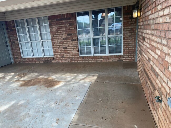 Foto del edificio - 7901 Albany Ave