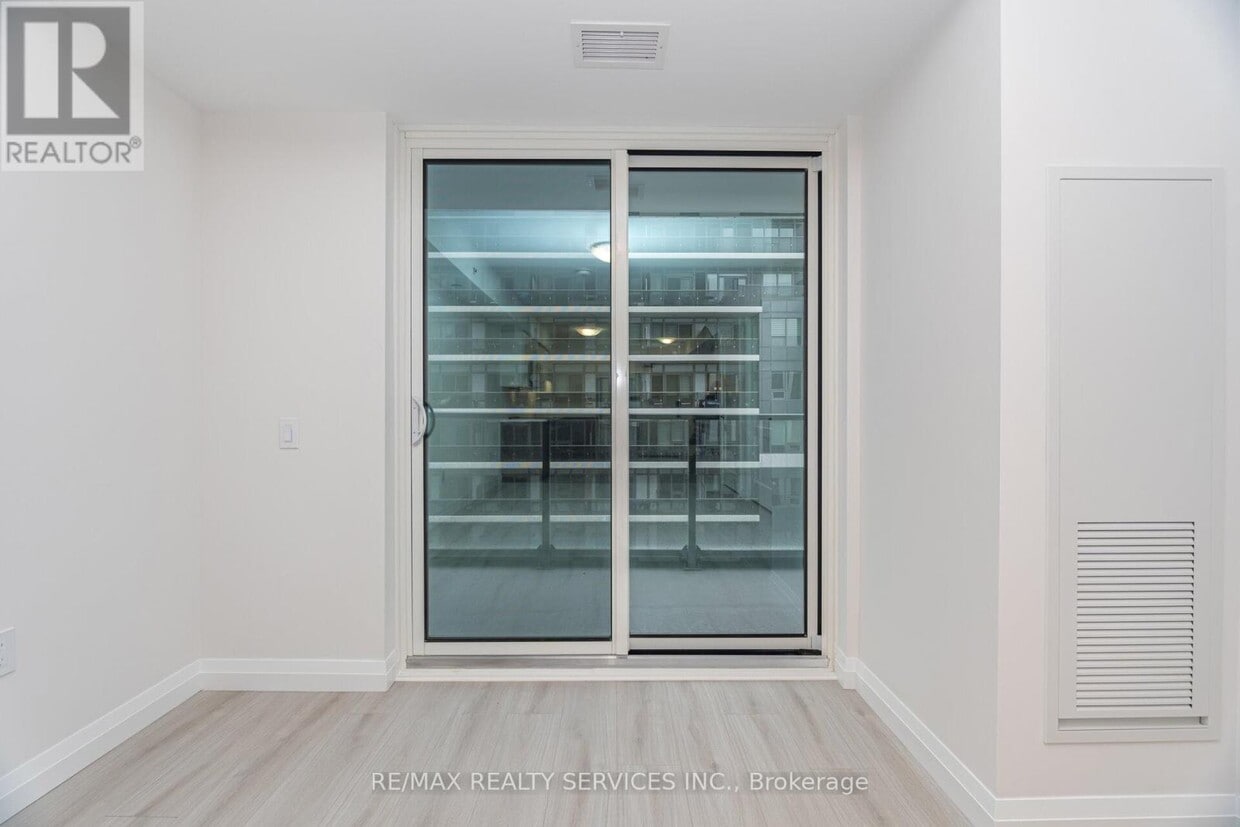 Building Photo - 93 Arthur St S