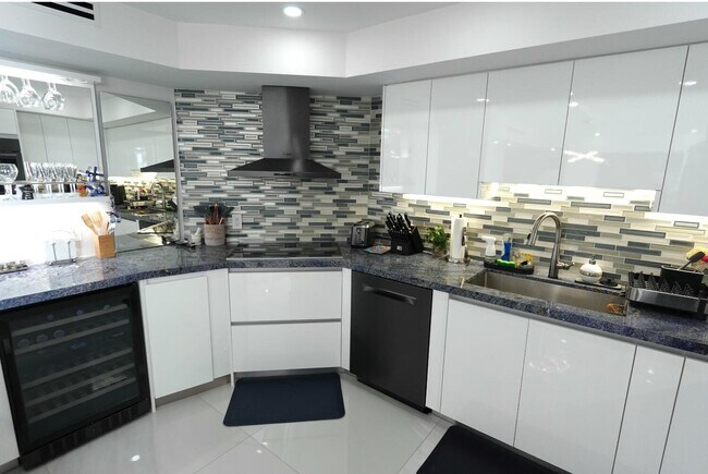 Foto del edificio - 2860 S Ocean Blvd