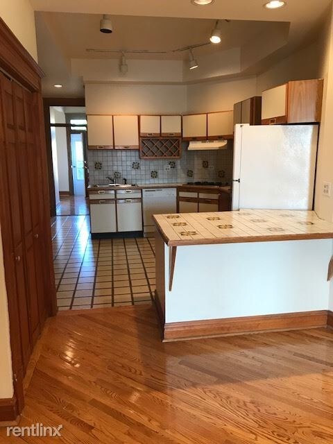 Building Photo - 3 br, 2 bath Apartment - 3339 N Clark St 3