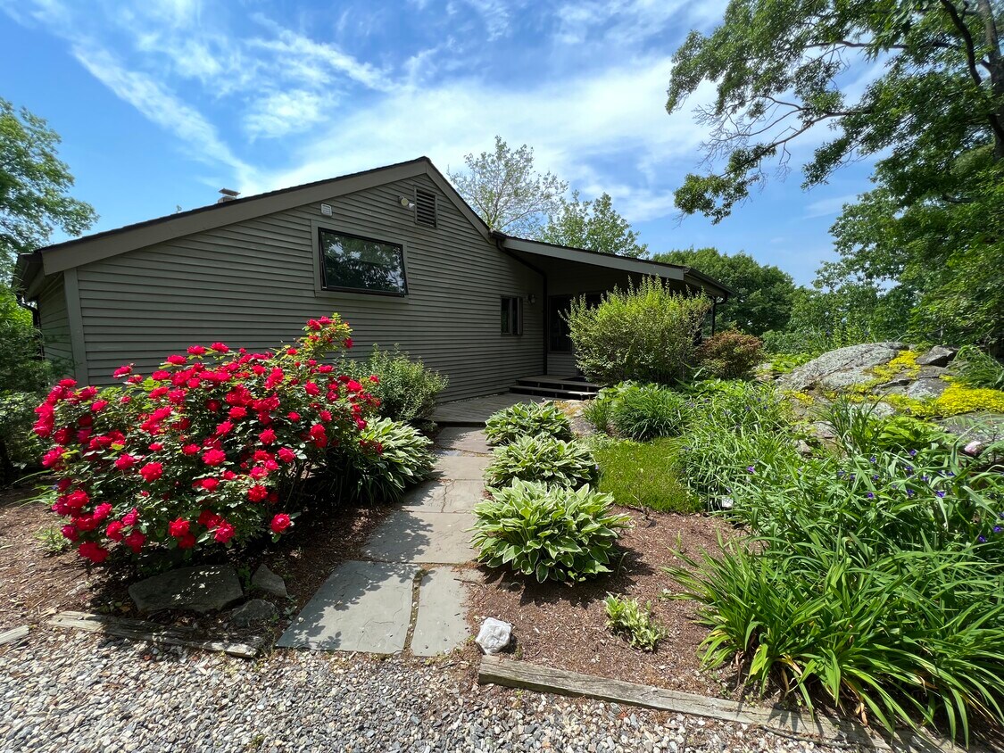 6 Buttonball Trail, Norwalk, CT 06851 House Rental in Norwalk, CT