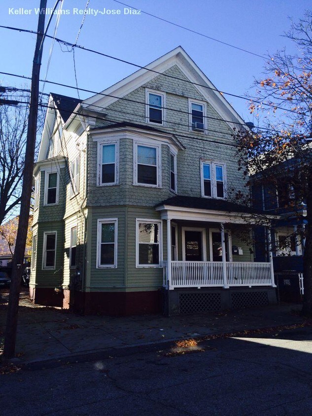 18 Pomona Ave Unit 1, Providence, RI 02908 Apartment for Rent in