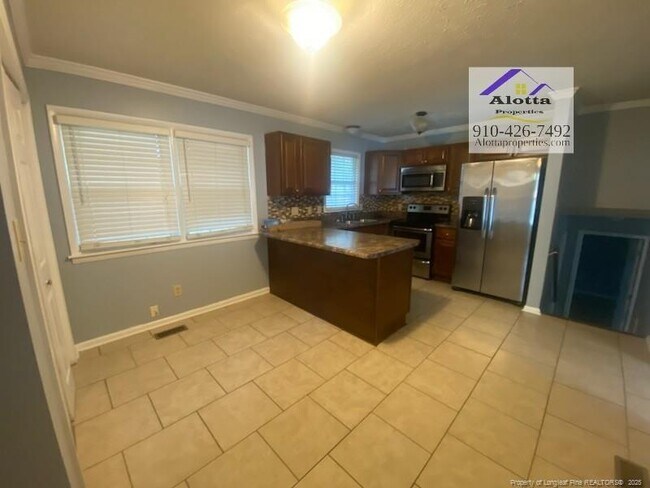 Foto del edificio - 6114 Regis Ct