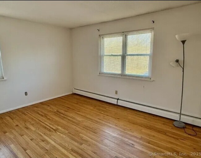 Foto del edificio - 482 Oak Ave