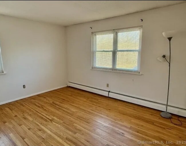 Building Photo - 482 Oak Ave
