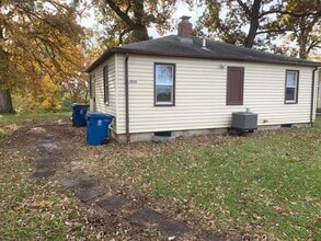 Building Photo - 3315 Valley Dr