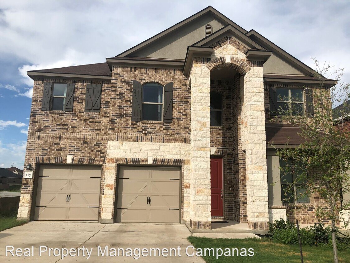 3 br, 2.5 bath House 217 Shadow Terrace House Rental in Universal