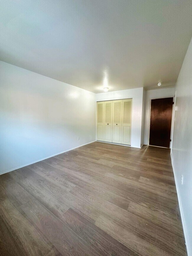 Foto del edificio - 7355 Woodview St
