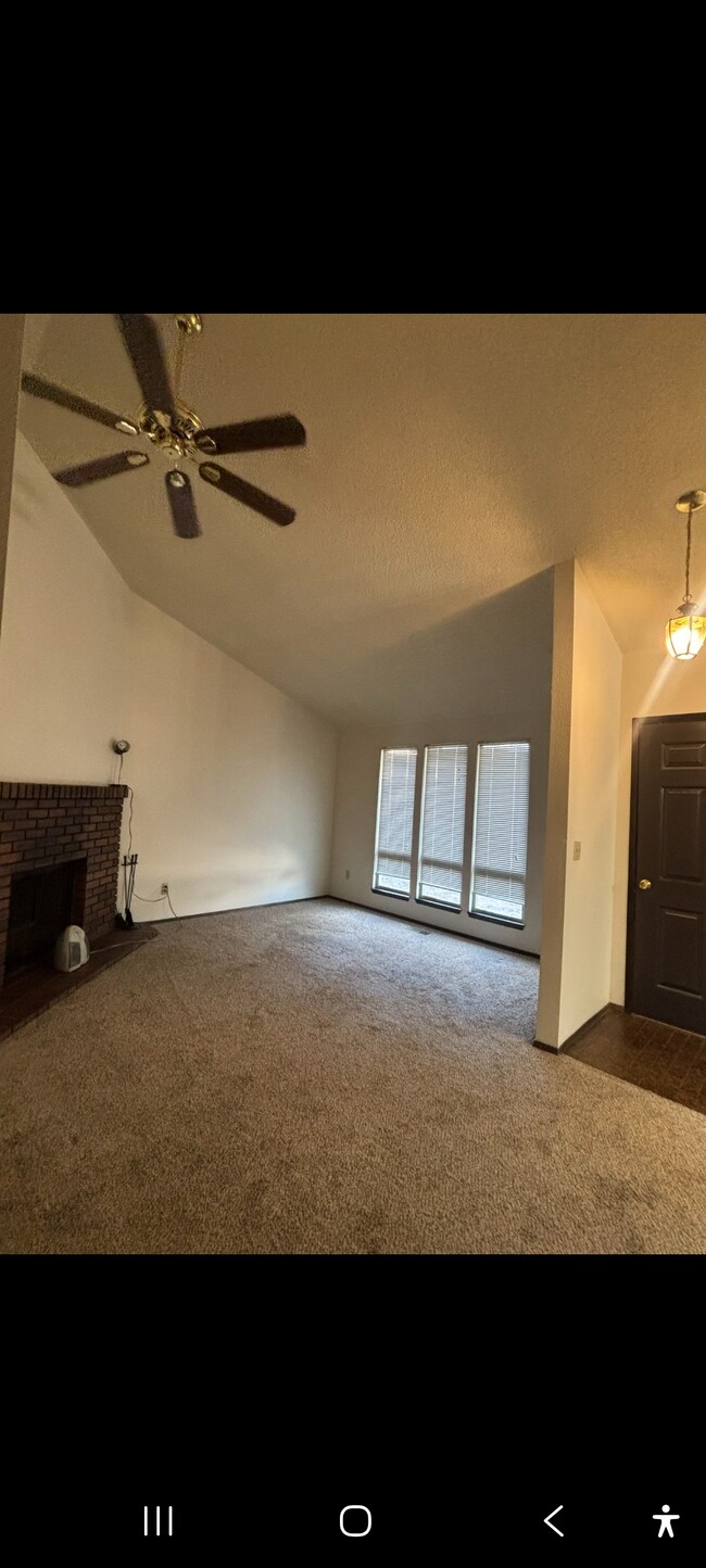 Building Photo - 1213 S 43rd Ave