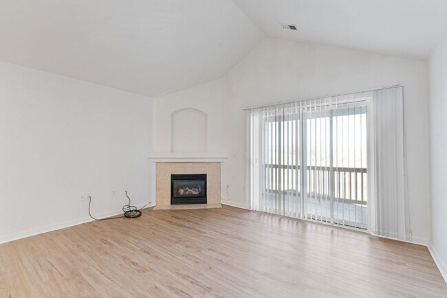 Foto del edificio - Students Welcome! Bright and Spacious 2-Bedroom, 2-Bath Condo in South Loveland