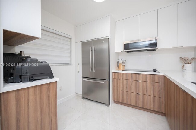 Building Photo - 10875 SW 112th Ave