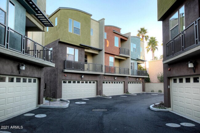 Foto del edificio - 4816 N Woodmere Fairway