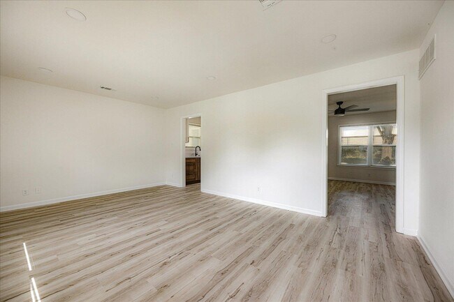 Foto del edificio - 3471 Kings Arms St