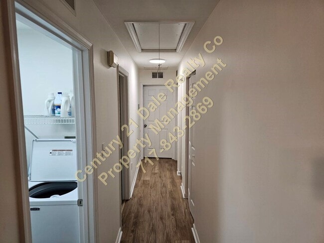 Building Photo - Beautiful One Level 2 Bedroom 2 Bath Home ...
