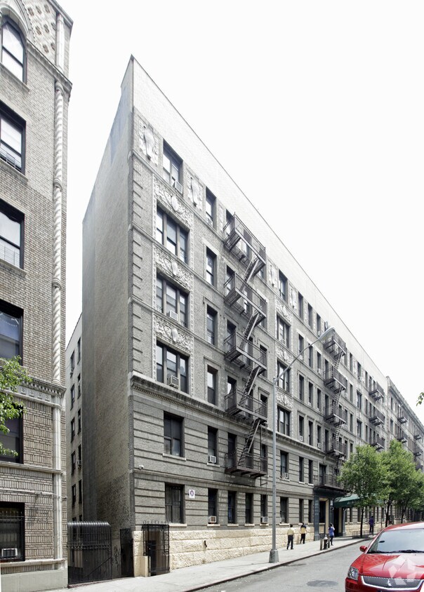 Building Photo - 667 W 161st St