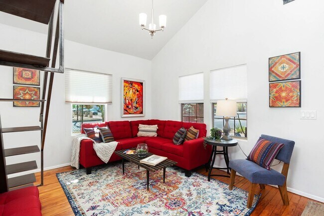 Foto del edificio - 1032 E Polk St