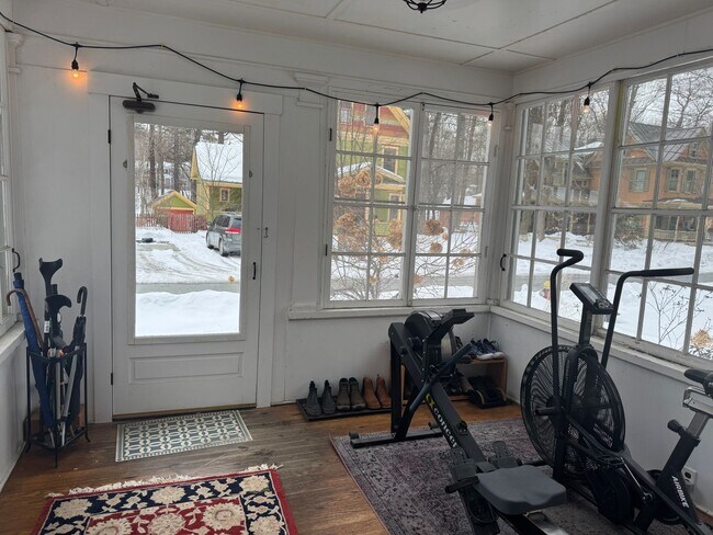Foto del edificio - 3 bedroom, 2.5 bath home walking distance to Dartmouth College