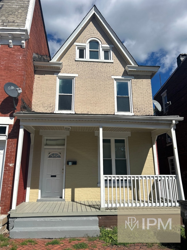Building Photo - 437 S 14th St