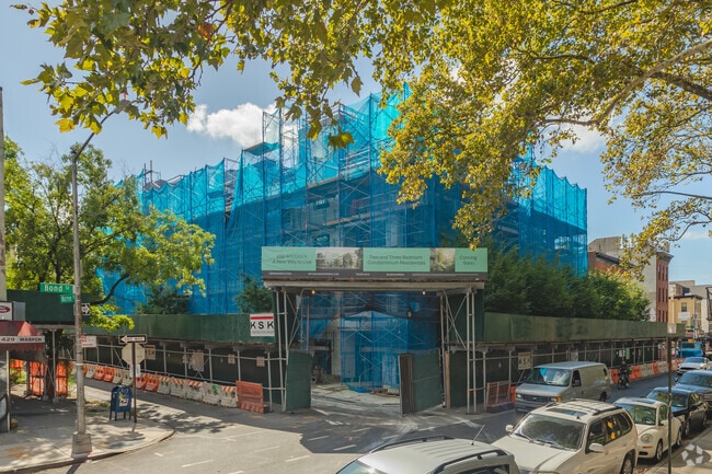 Building Photo - 450 Warren St