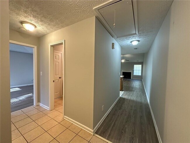 Building Photo - 3976 Hidden Hollow Dr