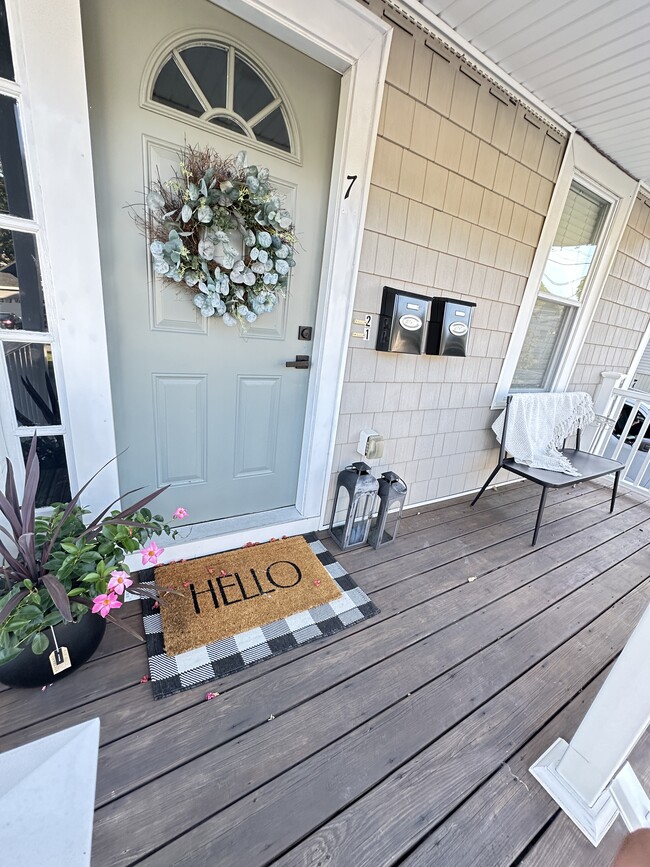Front Porch - 7 Race St