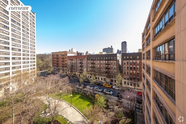 Building Photo - 220 Manhattan Ave