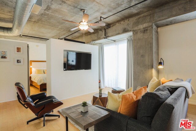 Foto del edificio - 645 E 9th St