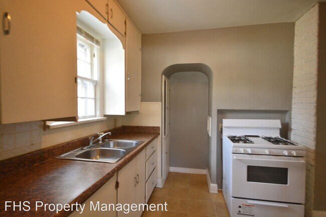 Building Photo - 2 br, 1 bath House - 1529 N Weller Avenue
