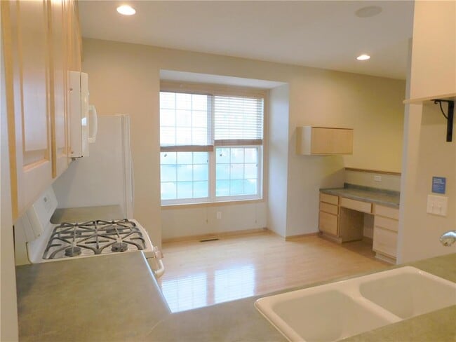 Building Photo - 4723 Woodland Ave