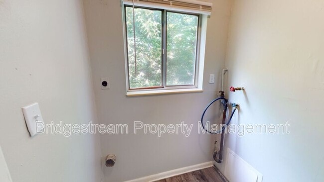 Foto del edificio - 7837 N Main St