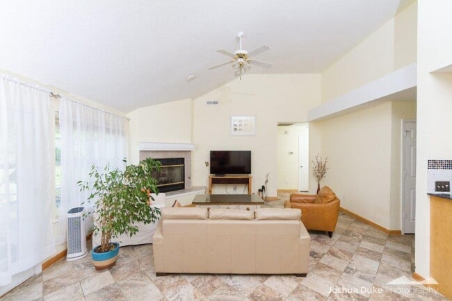 Building Photo - Available May 1st! 4-Bedroom, 2-Bathroom Home, Within walking distance of Root Elementary