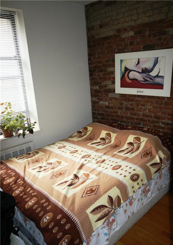 Building Photo - 330 E 95th St