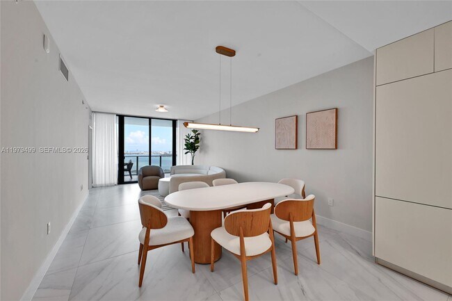 Building Photo - 700 NE 24th St