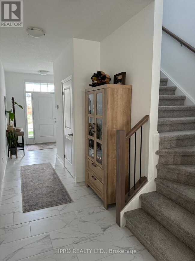 Building Photo - 1752 Finley Cres