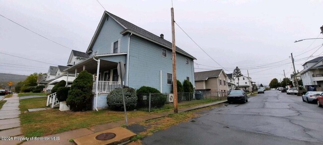 Building Photo - 1700 Dorothy St
