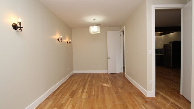 Building Photo - 146 Evergreen Ave