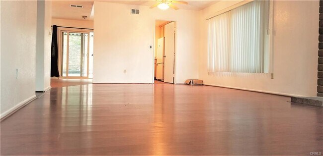 Building Photo - 359 S Rock River Rd