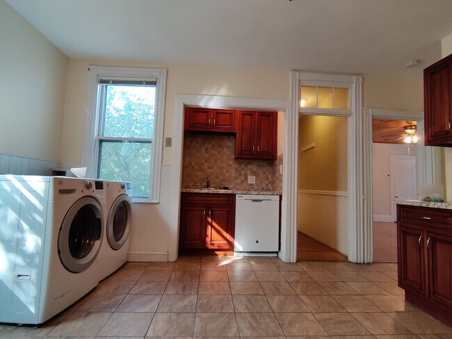 Foto del edificio - BROOKLINE 2BED WITH LAUNDRY IN UNIT - HARD...