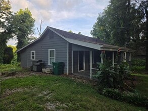 Building Photo - 1105 N Valley Brook Rd