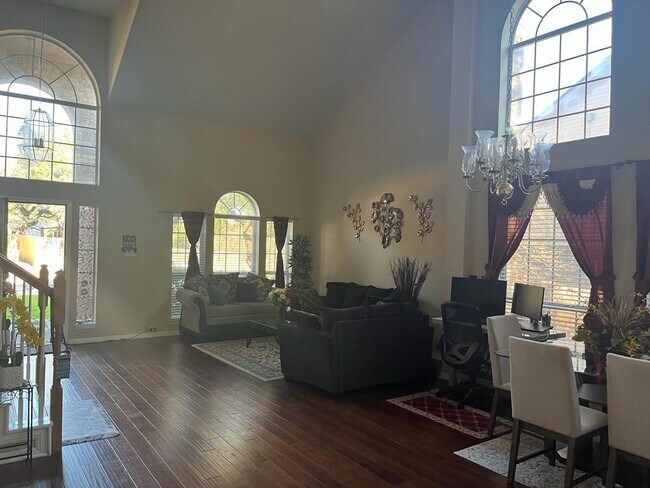 Building Photo - 11023 Crossland Dr