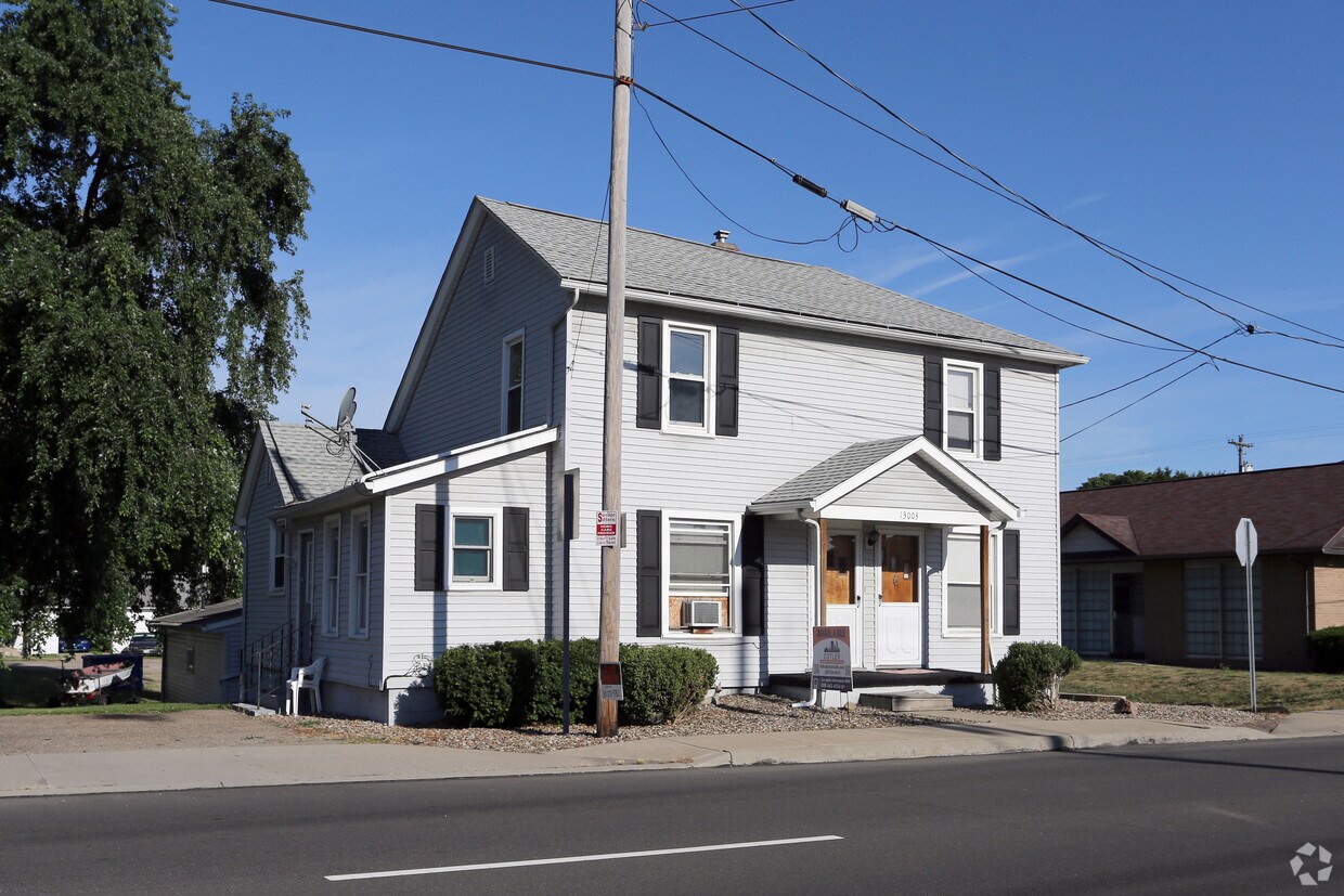Foto del edificio - 13003 Cleveland Ave NW